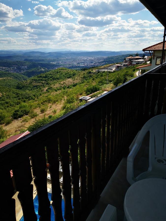 Otel Family Arbanashka Sreshta 3*